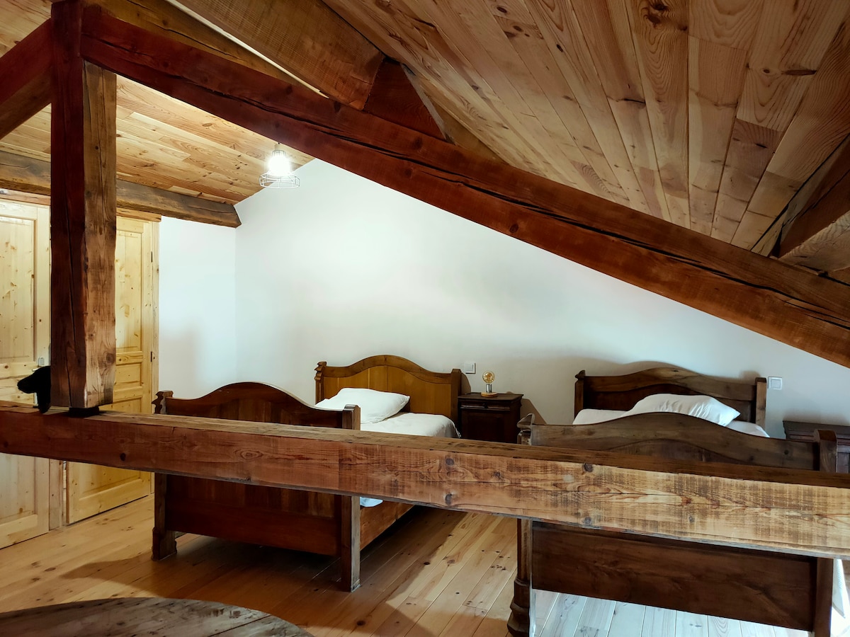 避难所， 4张床宿舍，这里有2张110厘米的农场床