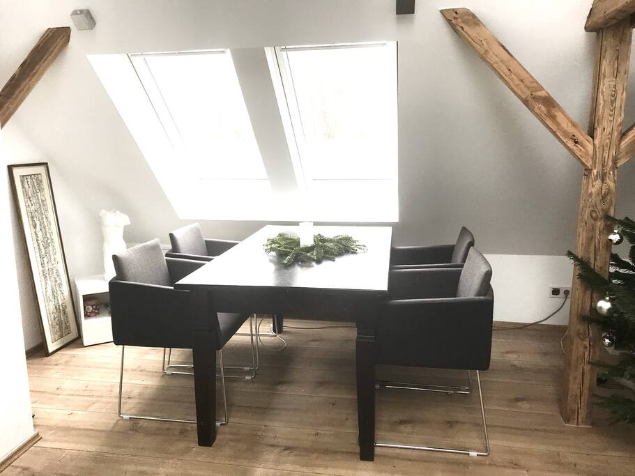Frühstücken, Gäste zum Dinner einladen oder arbeiten