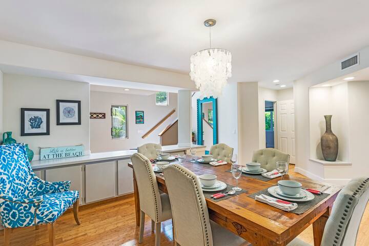 Private 4bd Home, Walk to Beach gallery image 4