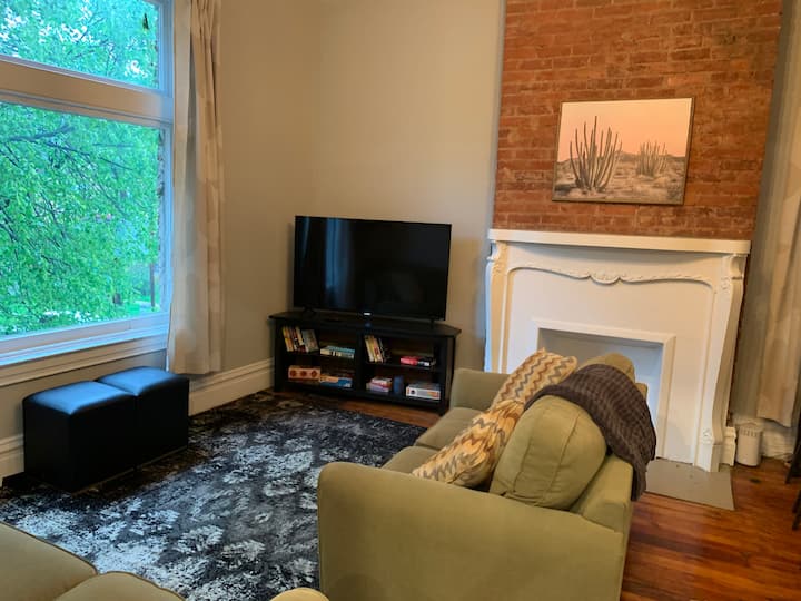 'Squirrel Nest' Sunny & Stylish In Prime Location - Pittsburgh, PA