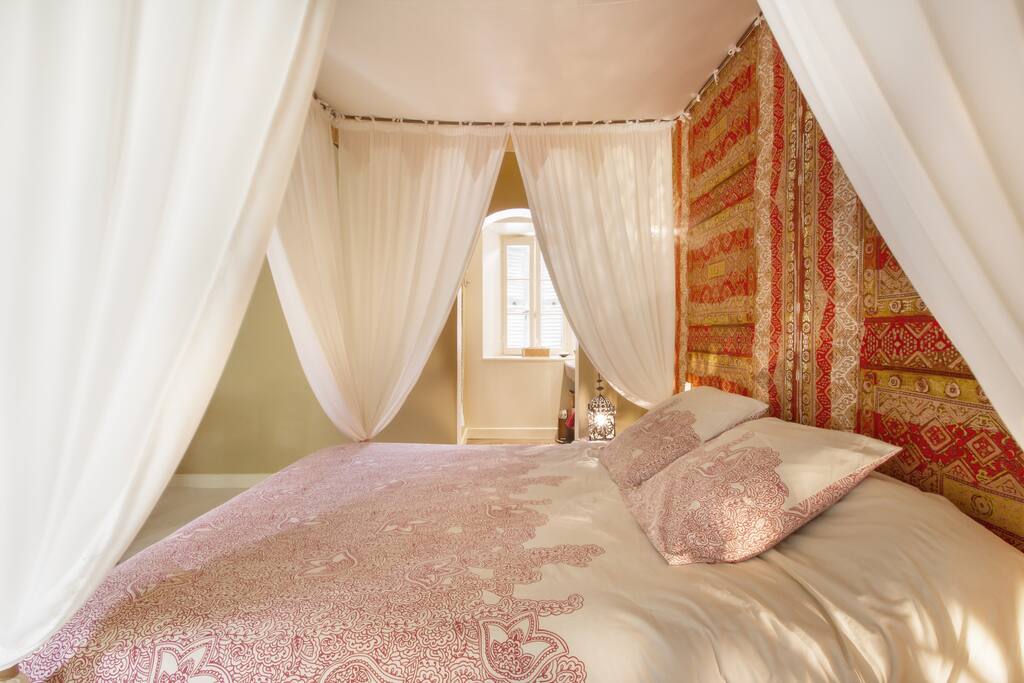 Chambre d'hôte Orientale en Charente-Maritime- Château de Puyrigaud