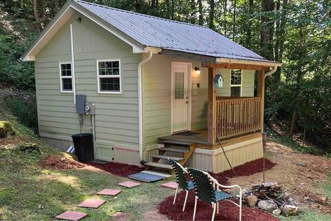 Cozy Cabin secluded in the Smoky Mountains of TN