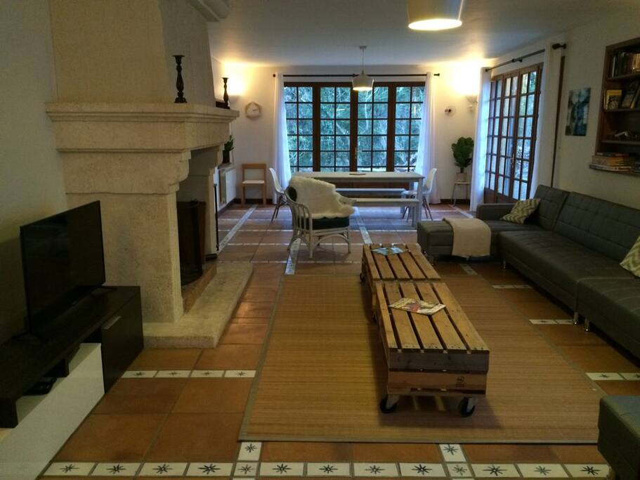 Salon avec cheminée