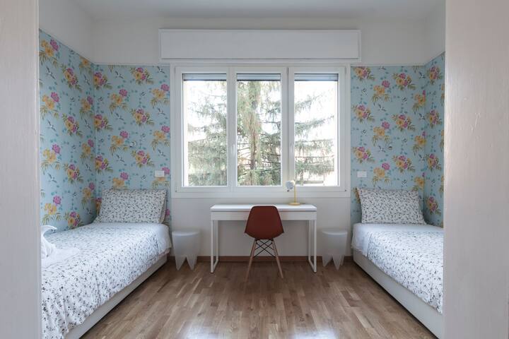 Saragozza Apartment 4: Trilocale Luminoso