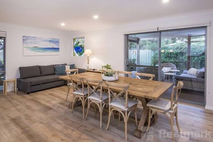 Dunn Bay Central Holiday Home-Heart of Dunsborough gallery image 2
