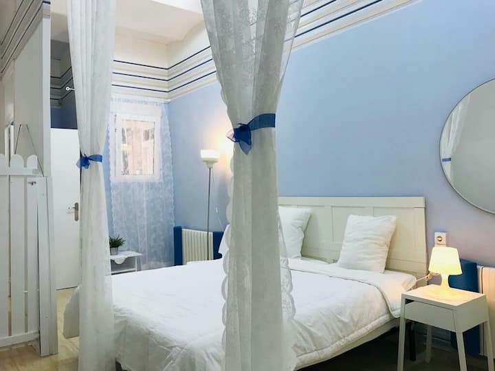 Habitación doble principal. Gran tamaño , agradable y relajante ambiente.