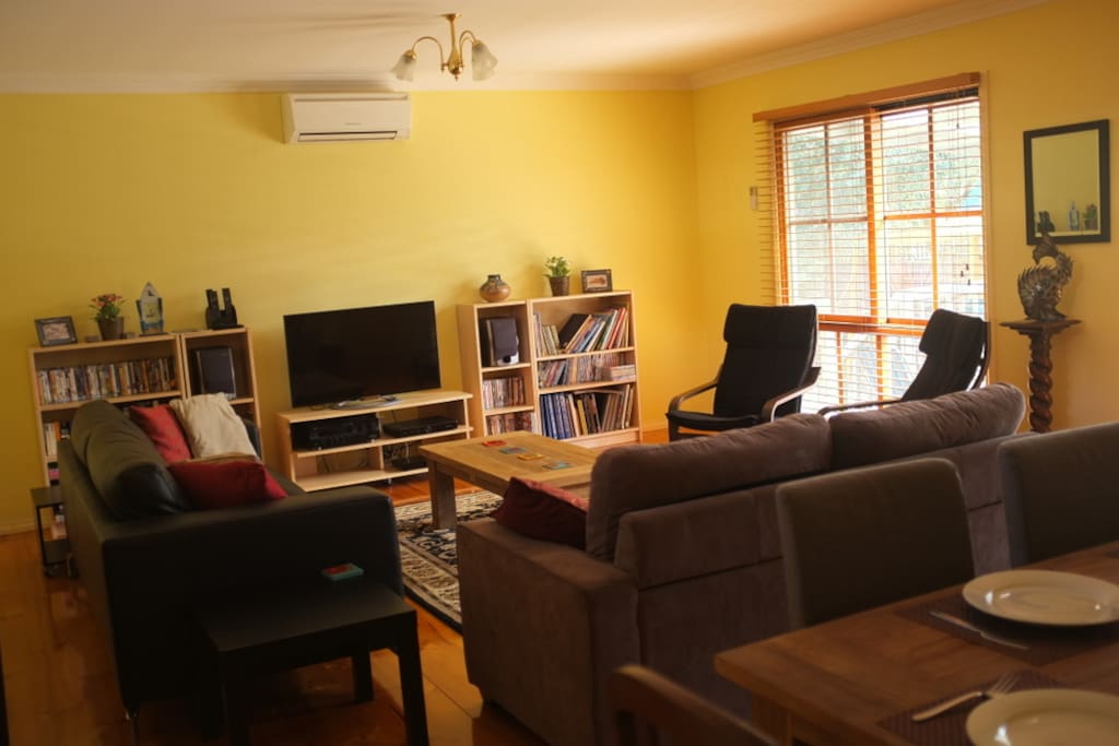 Lounge Dining Room with Foxtel & WiFi