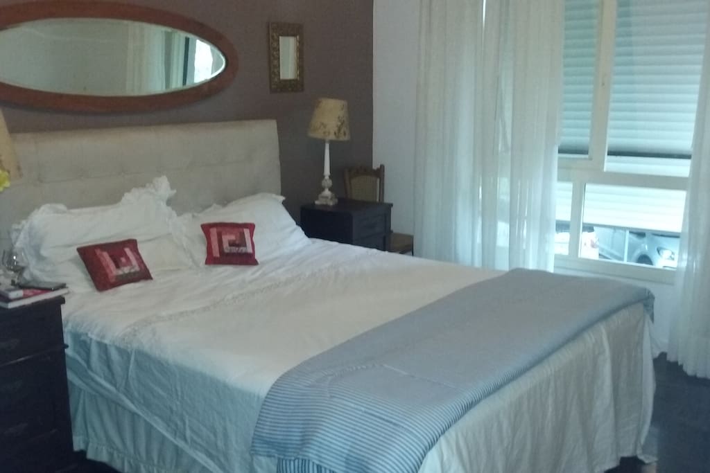 Cama Queen muito confortável - para vocês terem uma ótima estadia.