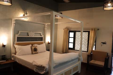 Double Bed Deluxe room | Cozy Stay at Mount Abu