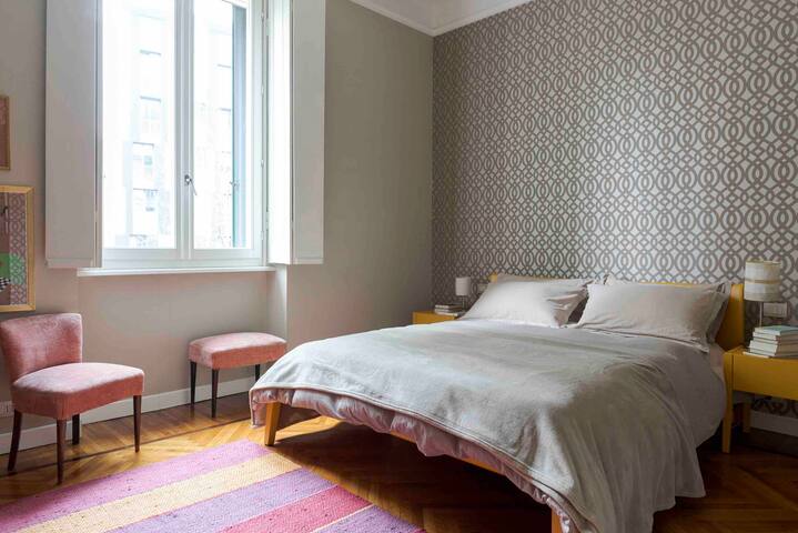 Quiet and Sunny 4-room Flat in the Heart of Milan gallery image 3