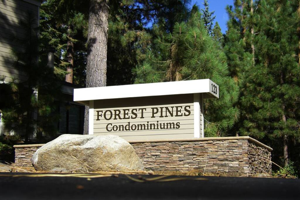Meticulously maintained property, clubhouse, pool, sauna & hot tub for your use during your stay. Ample nearby parking, bike and kayak & SUP racks.
