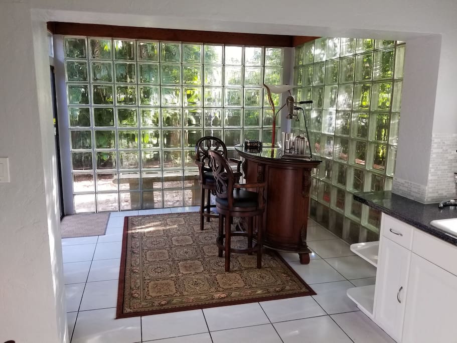 Sunroom/ bar