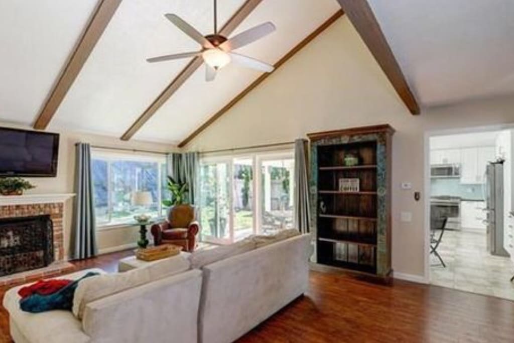 Living room features a flat screen TV, fireplace and a ceiling fan!