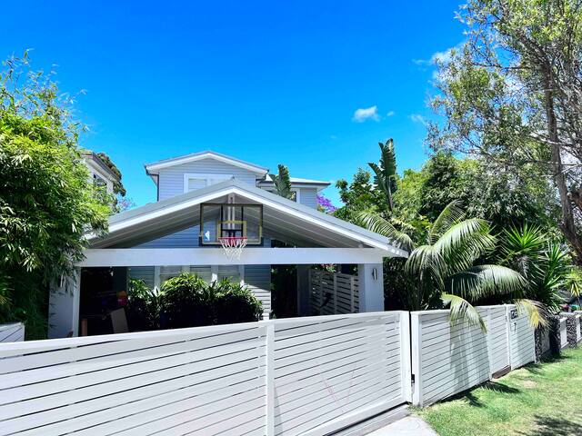 Family Beach House – sleeps 9 gallery image 2