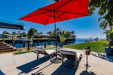 NEW 4BR/2BA Modern Waterfront Home Pool, Dock Boat