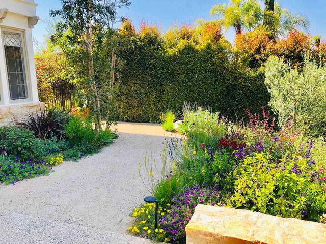 Quiet Mountainside retreat ~views, pool & jacuzzi gallery image 2