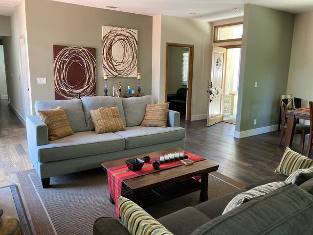 Paradise in Los Angeles gallery image 2