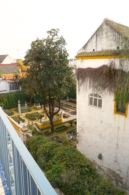 Vistas al jardín del Palacio de Pilatos