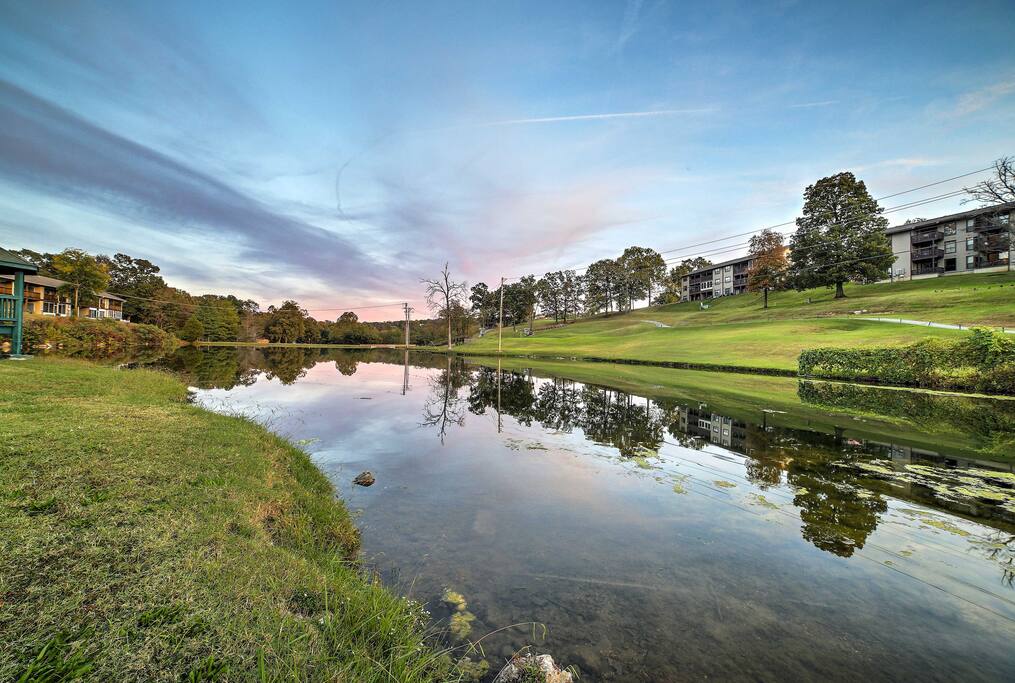 The home features an ideal Pointe Royale location, only 3 miles from Table Rock.