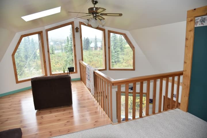 从阁楼的双人床上欣赏美景。