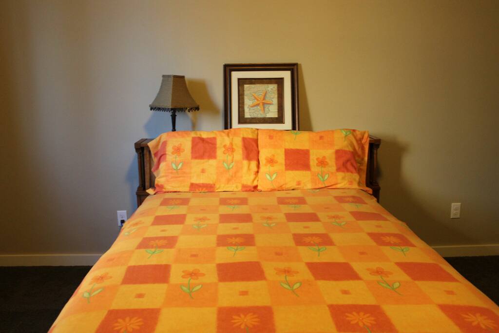 Alternate view of our newly upgraded 'Regal Room', now featuring a new Queen-size bed with a new super-comfortable mattress set!