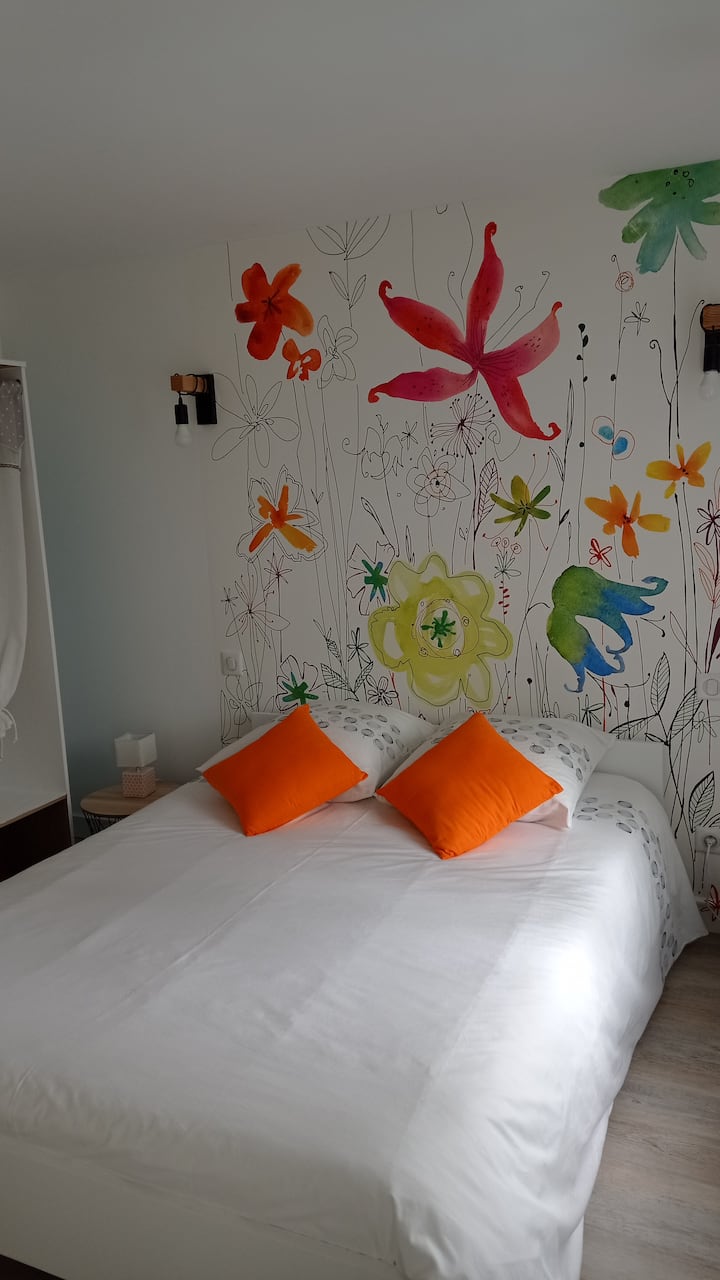 Დამოუკიდებელი ოთახი (დახურულია კალანდაჟის კარით)