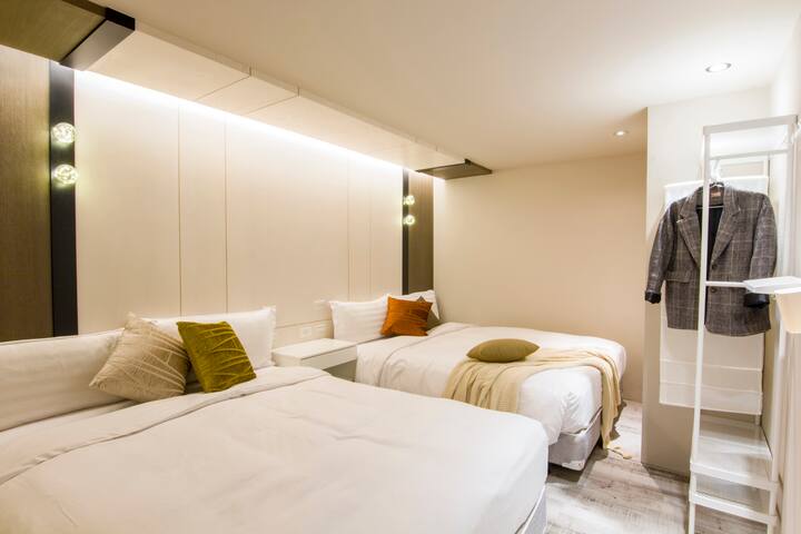 AA/12人房 /兩間獨立房型/ MRT忠孝復興3min /東區市中心/ SoGo微風百貨/雙線捷運 gallery image 5