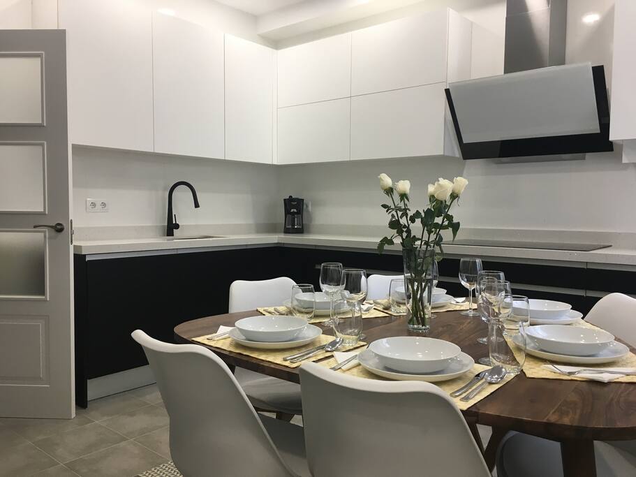 BIG KITCHEN.