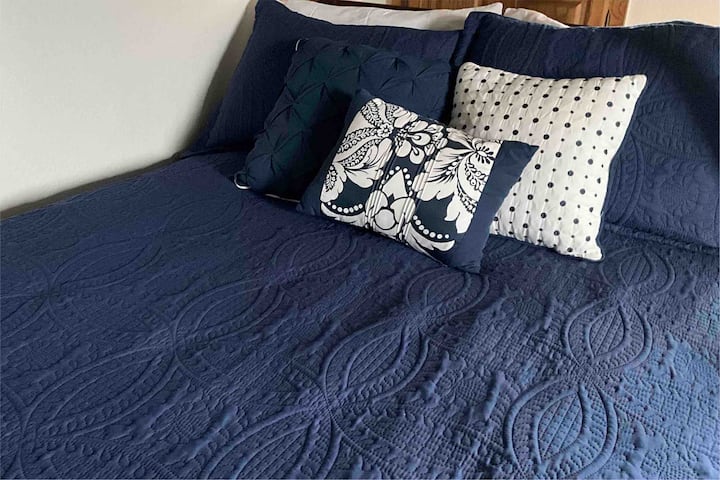 Двокреветна/целосна северна спална соба на горниот кат