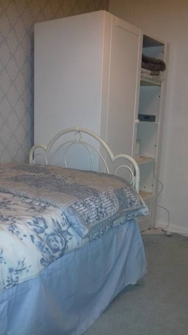 Twin bedroom