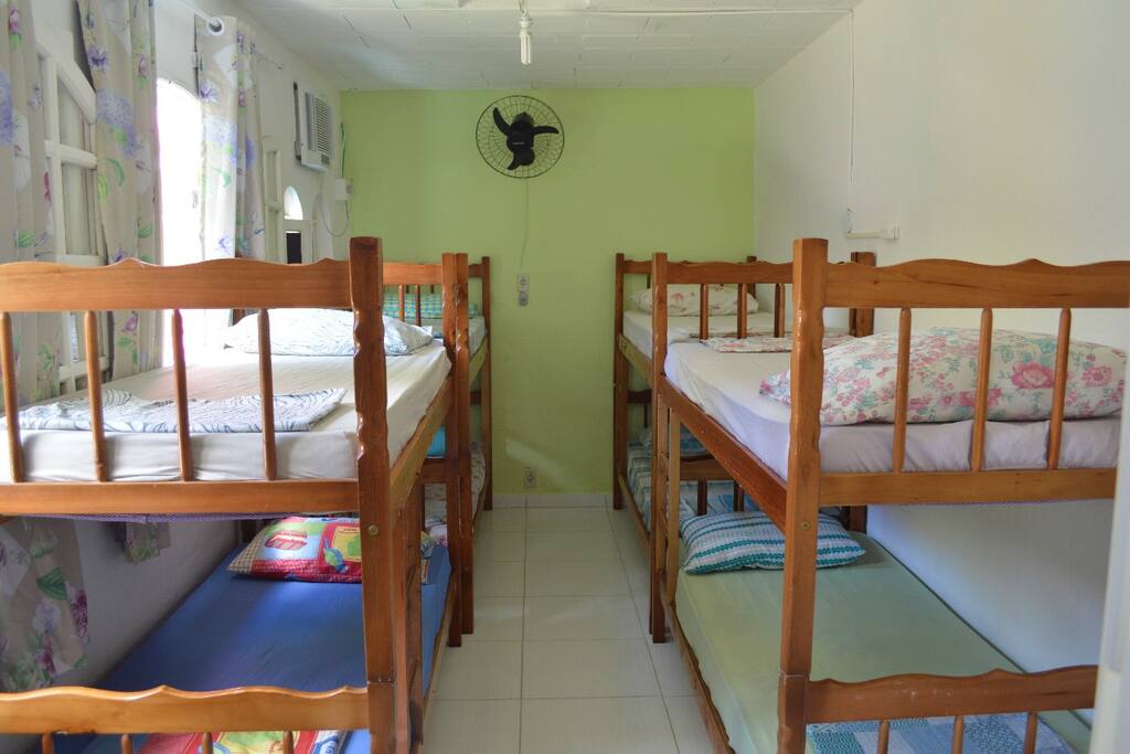 Quarto compartilhado para 8 pessoas