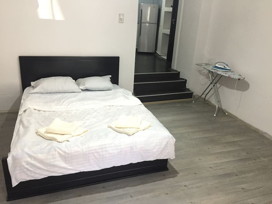Bed room 1