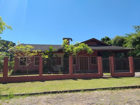 Top performing Airbnb: A sweet home with a pool and extended daily rates in Três Coroas
