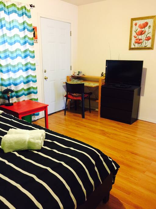 Desk & TV