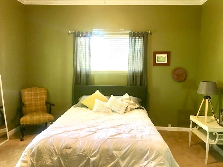 Master bedroom (bedroom 2) also has a single futon.  