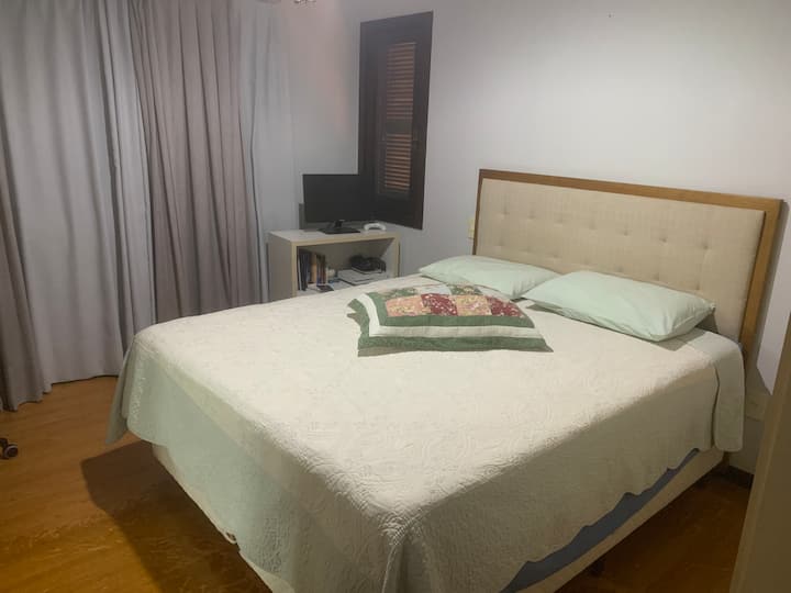 Lit confortable dans la suite