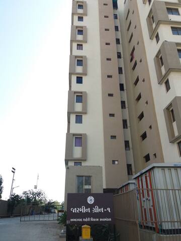 Looking for space,comfort,privacy, own parking