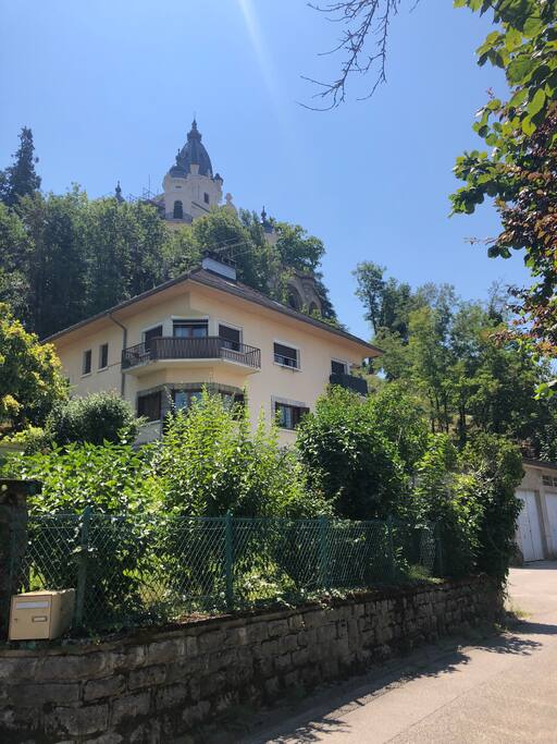 Vue du pied de la maison
