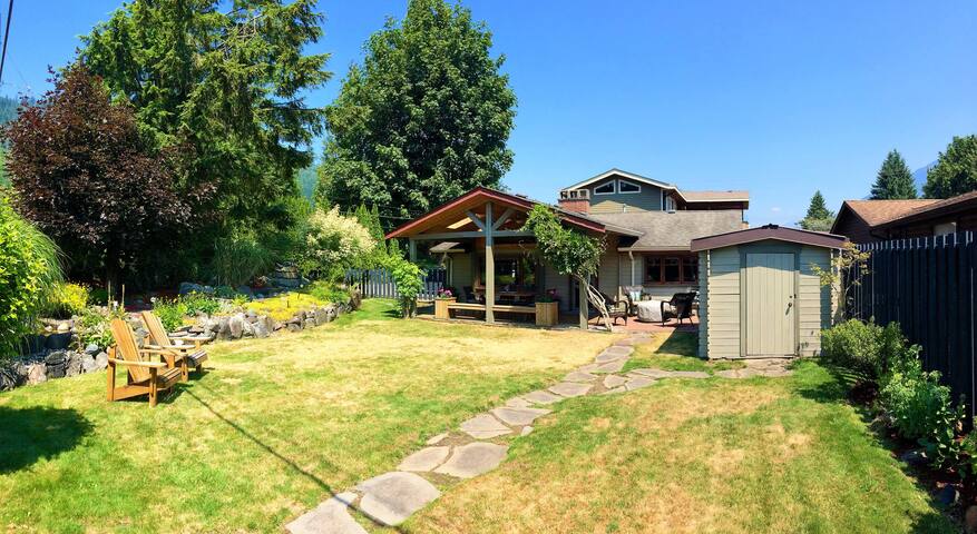 Airbnb 1777 Columbia Valley Rd Vacation Rentals Places To