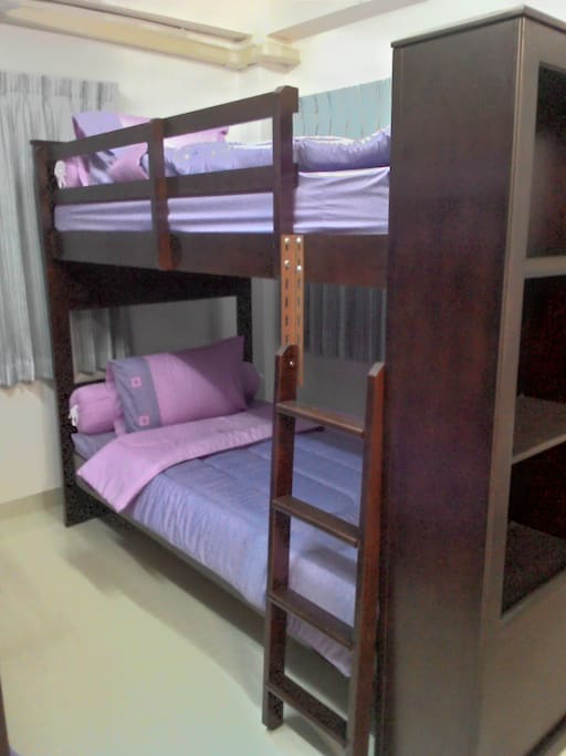 1bed 1people=400 bath per night.12eur=1night1bed