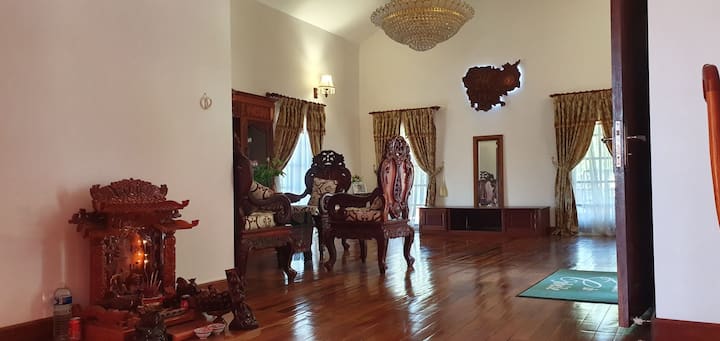 Large living room / living room with TV that can accommodate 3 extra beds