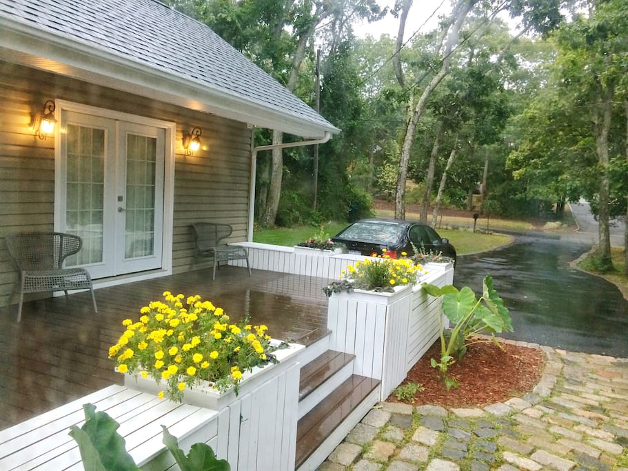 Front porch and main entrance