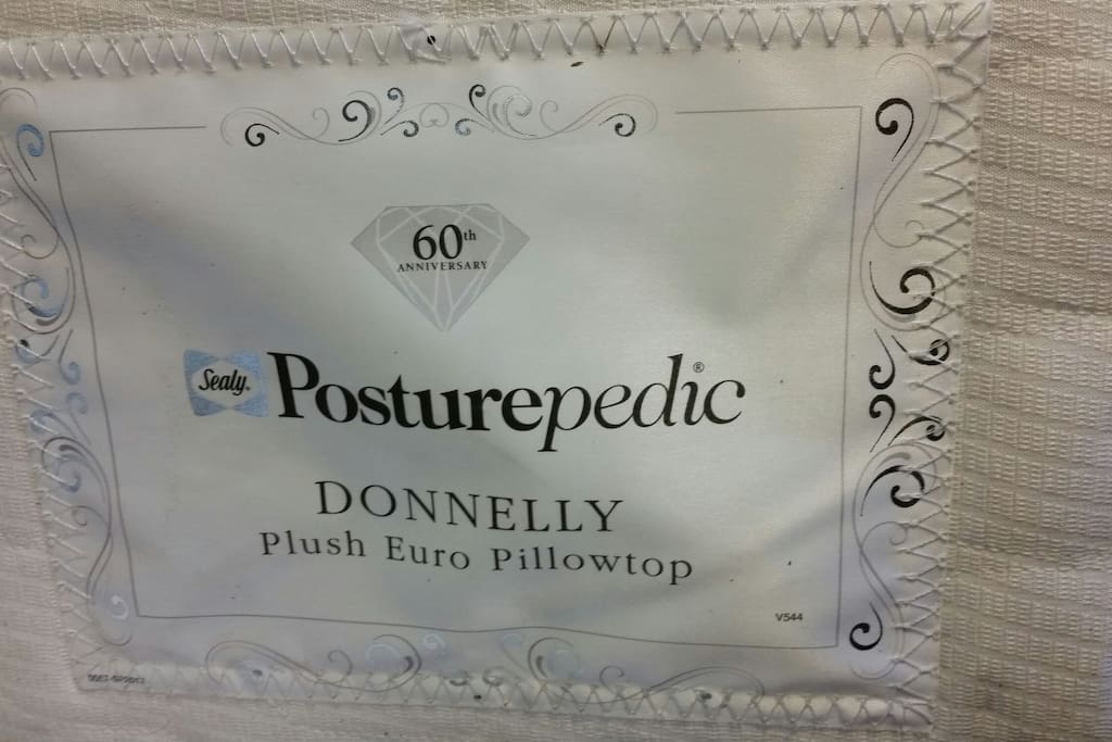 Name brand mattress. Sealy Posturepesic Euro Pillowtop