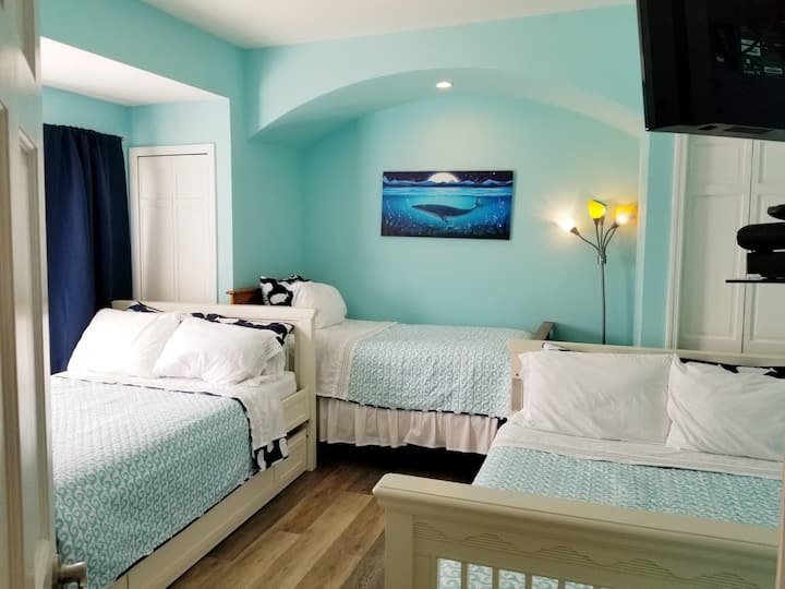 มีใครค้างคืนไหม? ห้องนอนมีเตียงคู่ 2 หลังและเตียงเดี่ยว 1 หลัง