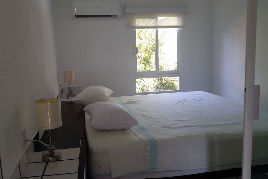 Recamara principal, con vista al jardin