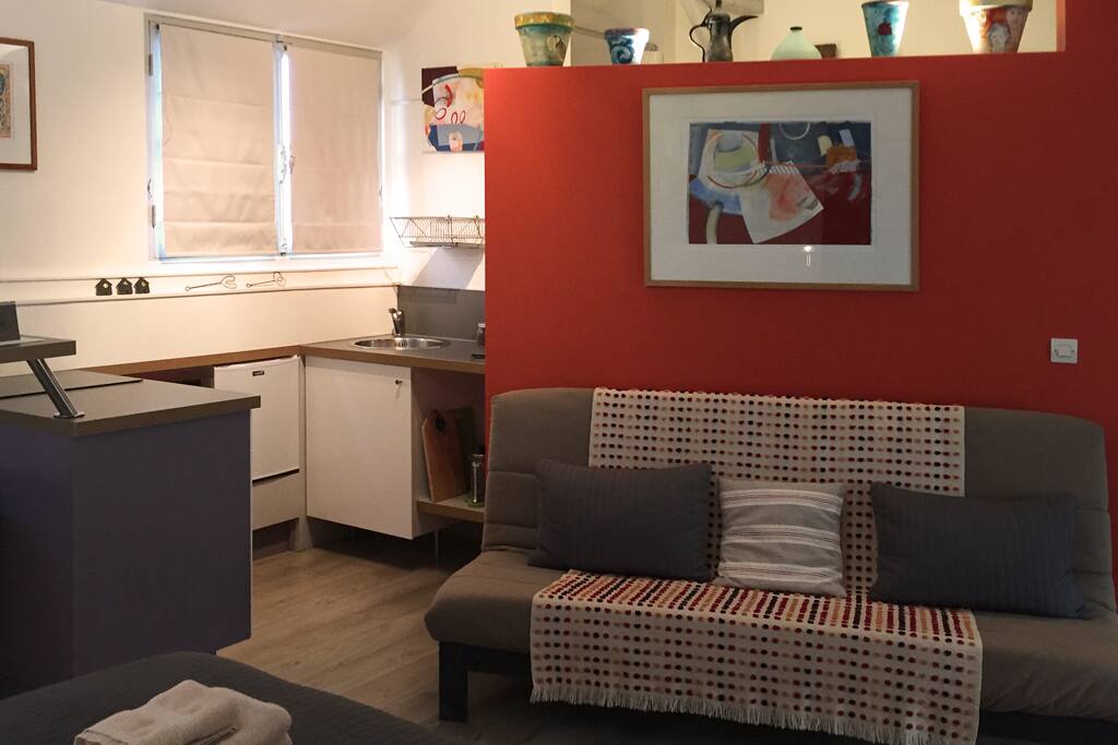 studio avec coin cuisine bien équipée