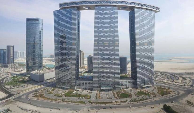 Luxurious 1 Bed Apartment in High Tower with Pool