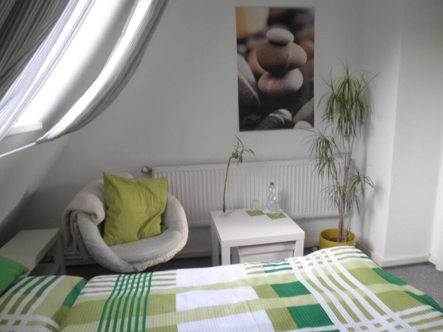 Kleiner gemütlicher Sessel zum Ausruhen