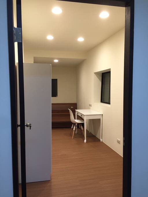 有衣櫥 書桌, 雙人床 Closet, Desk, Double Bed