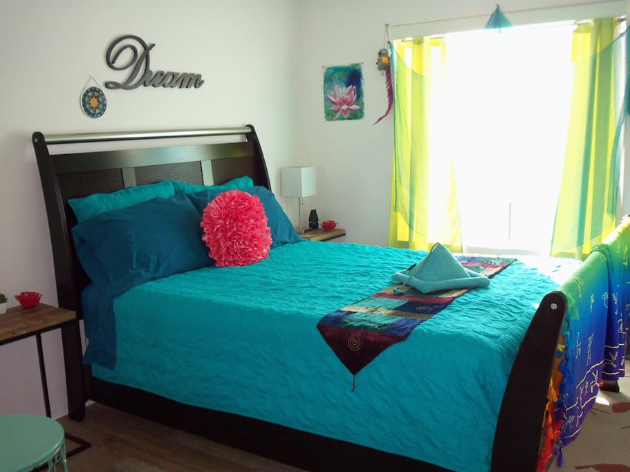 The most comfortable queen size real bed ever!!!